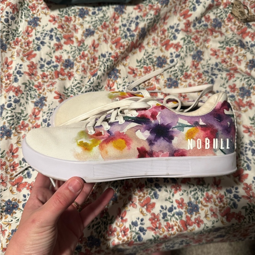 Women’s size 8 Nobull shoes